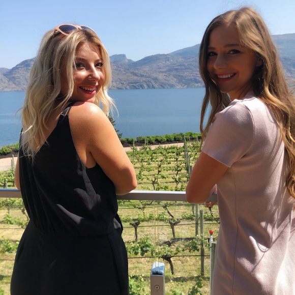 Meet your Posher, Zoe - Picture 1 of 1